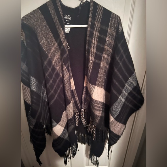 Plaid shawl from Ardene - Picture 2 of 3